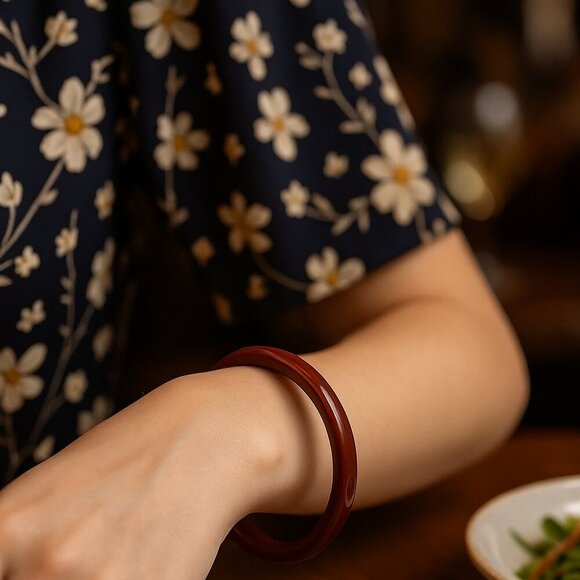 Vintage 1960s–1970s Brown Bakelite Style Bangle Bracelet – Retro Minimalist - Picture 9 of 11